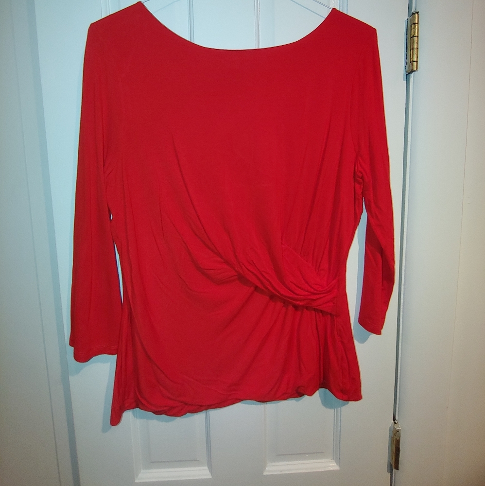 Hobbs Red top